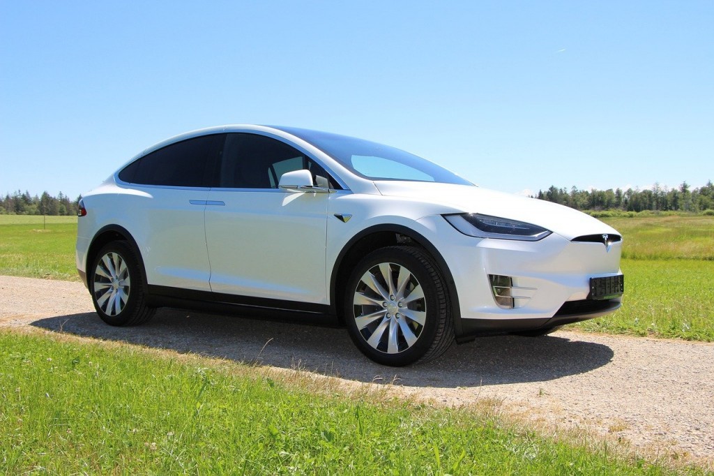 tesla_auto a pannelli solari